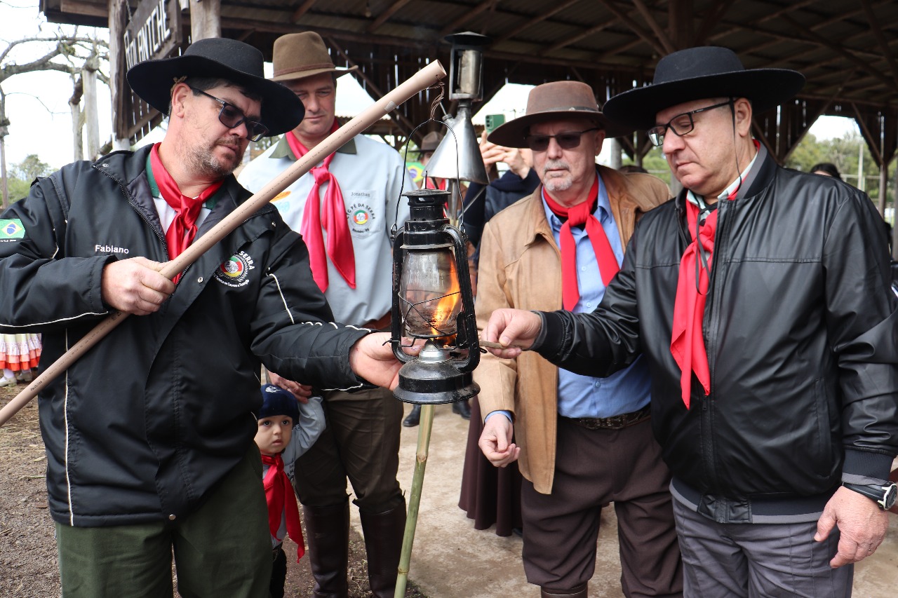 Chama Crioula é distribuída às entidades da 22ªRT e jovens participam de gincana tradicionalista