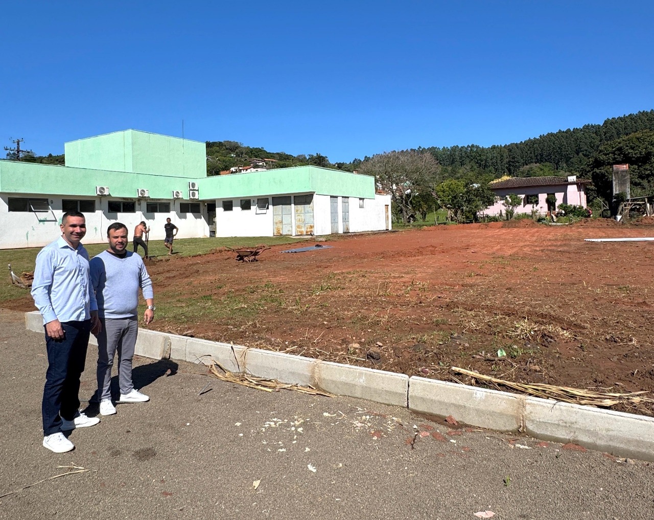 Prefeito de Parobé acompanha andamento da obra do Complexo Esportivo e de Lazer no Bairro Alvorada