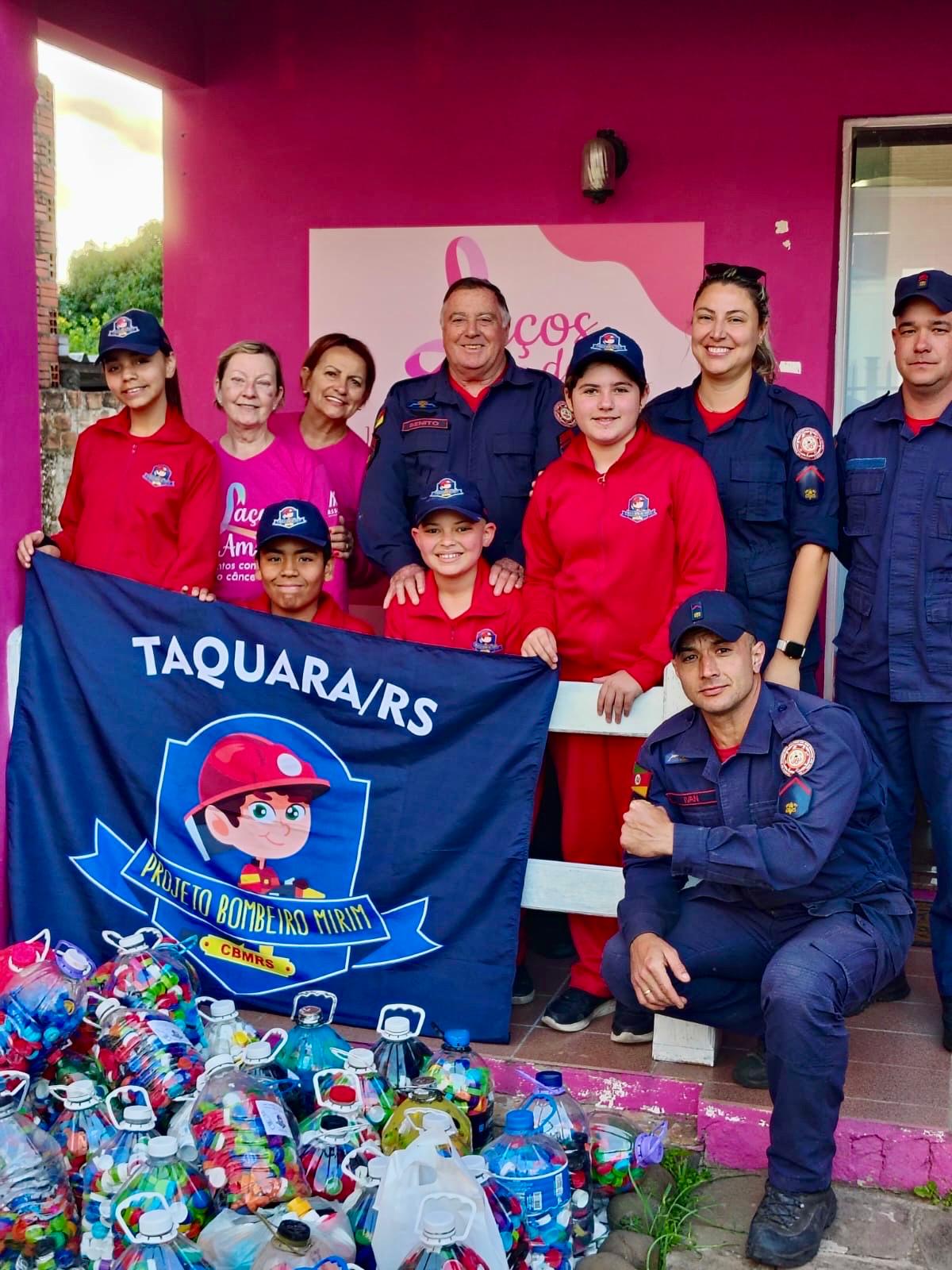 Projeto Bombeiro Mirim de Taquara entrega tampinhas à Associação Laços de Amor em gesto de solidariedade