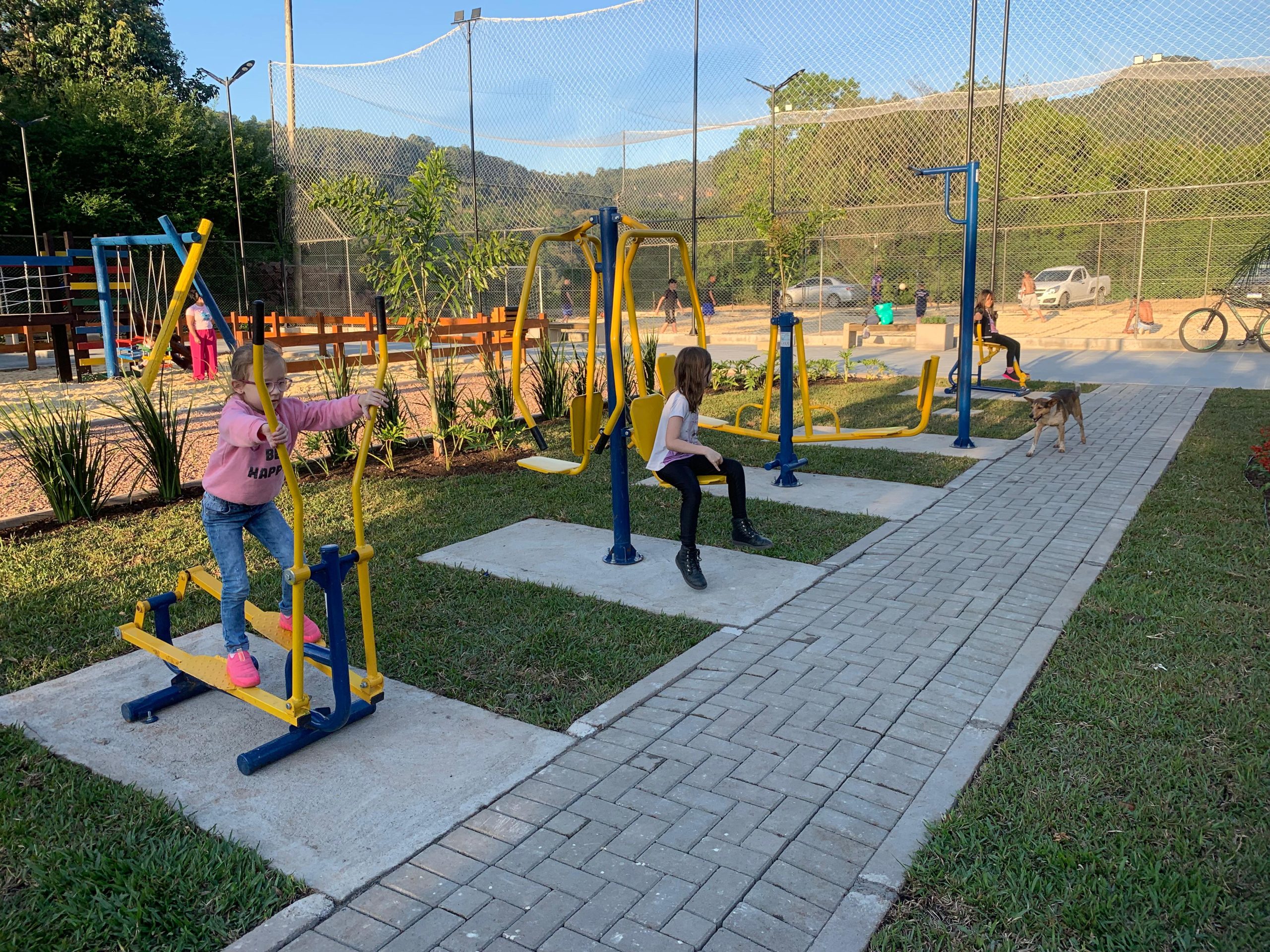 Igrejinha inaugura a revitalizada Praça Cláudio Scherer no bairro Viaduto