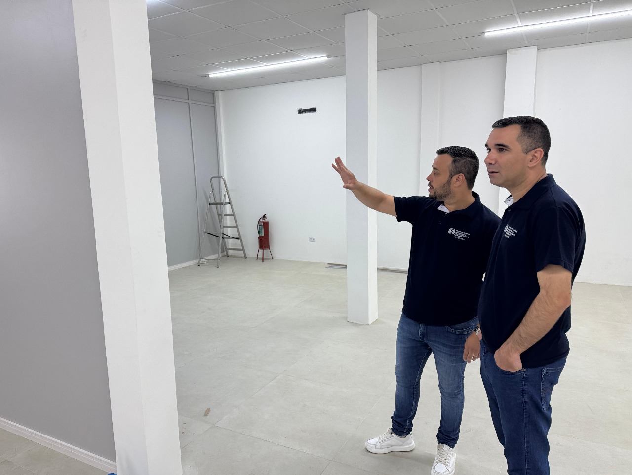 Prefeito e secretário conferem últimos ajustes para inauguração da nova Farmácia Municipal de Parobé