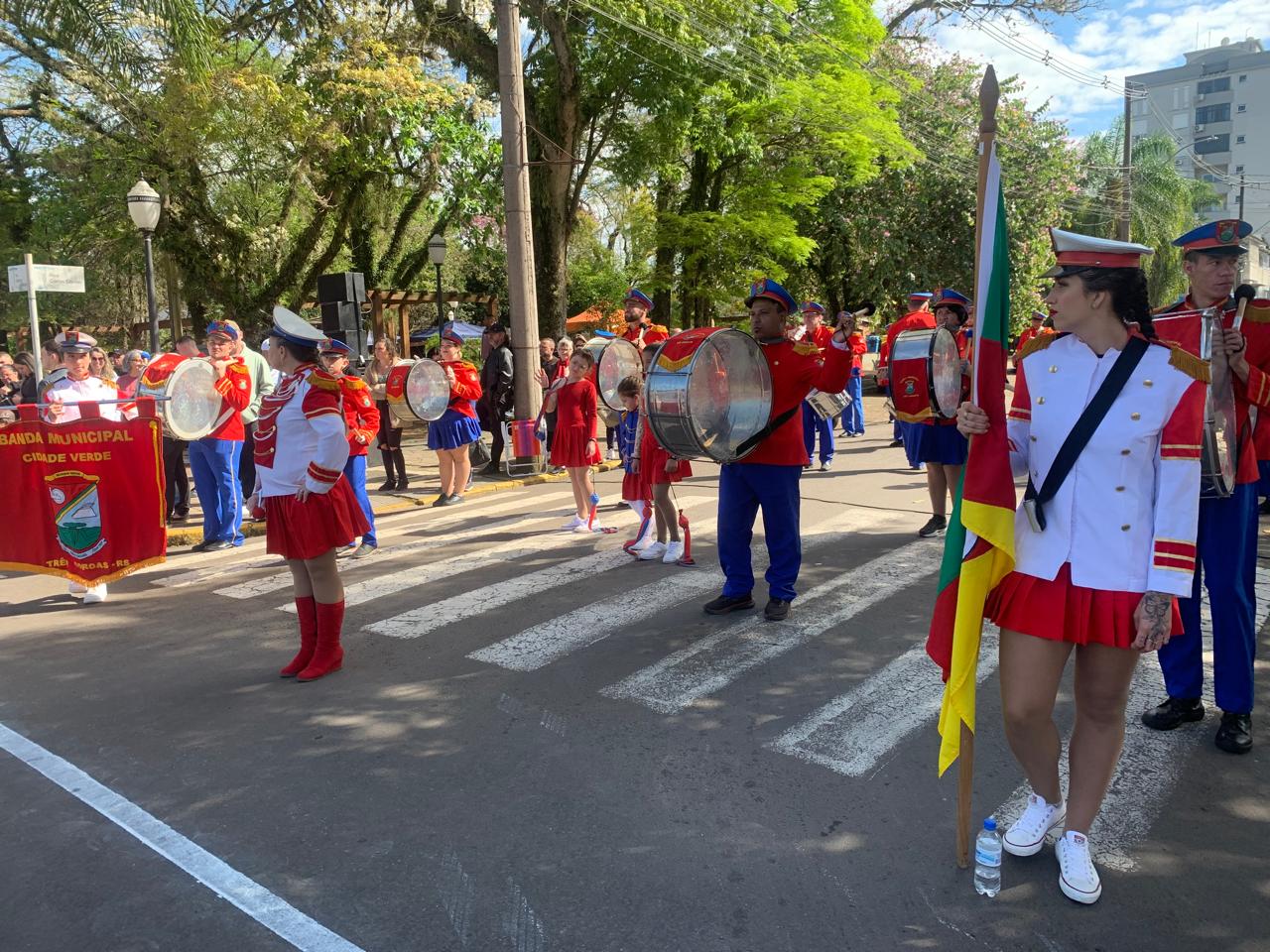Desfiles cívicos marcam homenagens à Independência no Vale do Paranhana; VEJA VÍDEOS