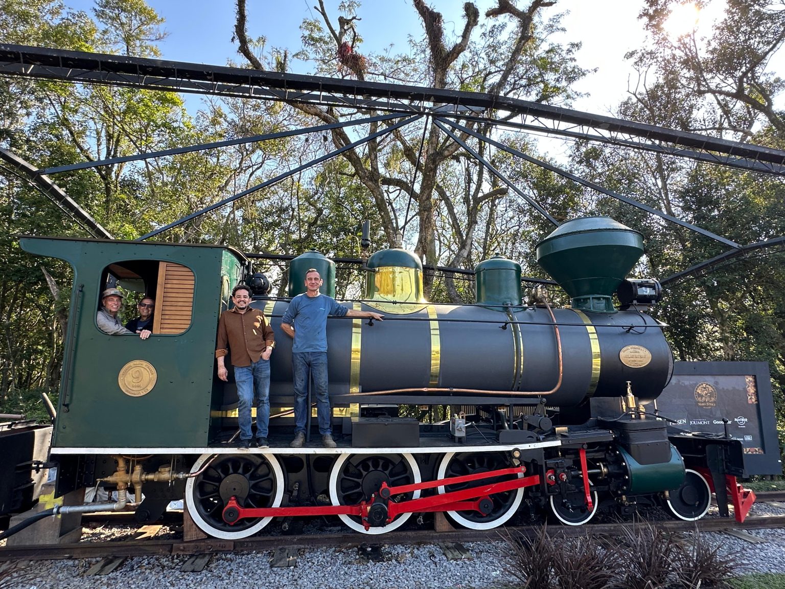 Taquarenses iniciam fase de testes da locomotiva centenária que reconta a história ferroviária de Gramado