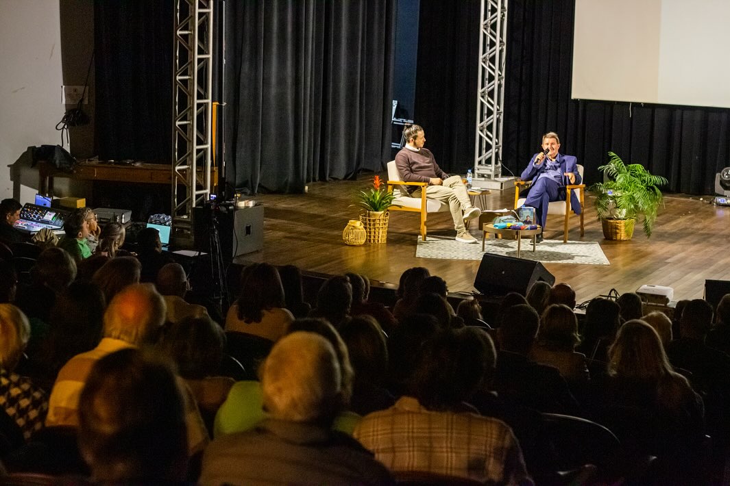 Dois livros lançados em setembro arrecadam doações para instituições locais em Três Coroas