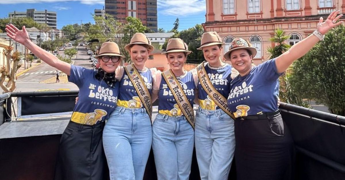 Bierwagen da Oktoberfest anima ruas de Taquara com música e distribuição de chopp