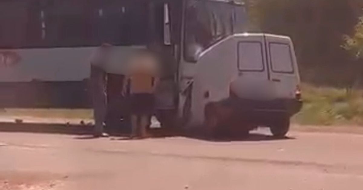 Motorista fica preso em ferragens ao colidir com ônibus na ERS-020