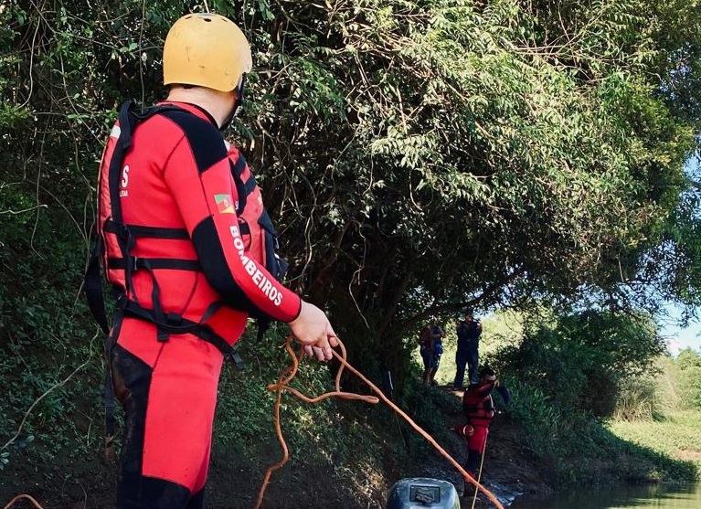 Bombeiros continuam buscas por jovem desaparecido no Rio dos Sinos, em Taquara