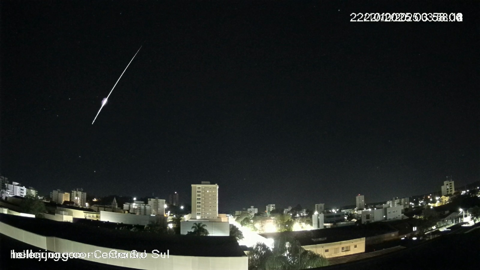 Meteoro Fireball Orionídeas é registrado no céu do RS durante a madrugada desta terça-feira