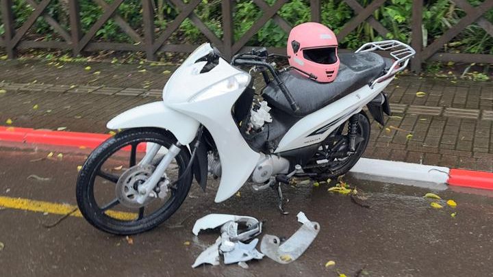 Colisão entre carro e moto deixa motociclista ferido em Igrejinha