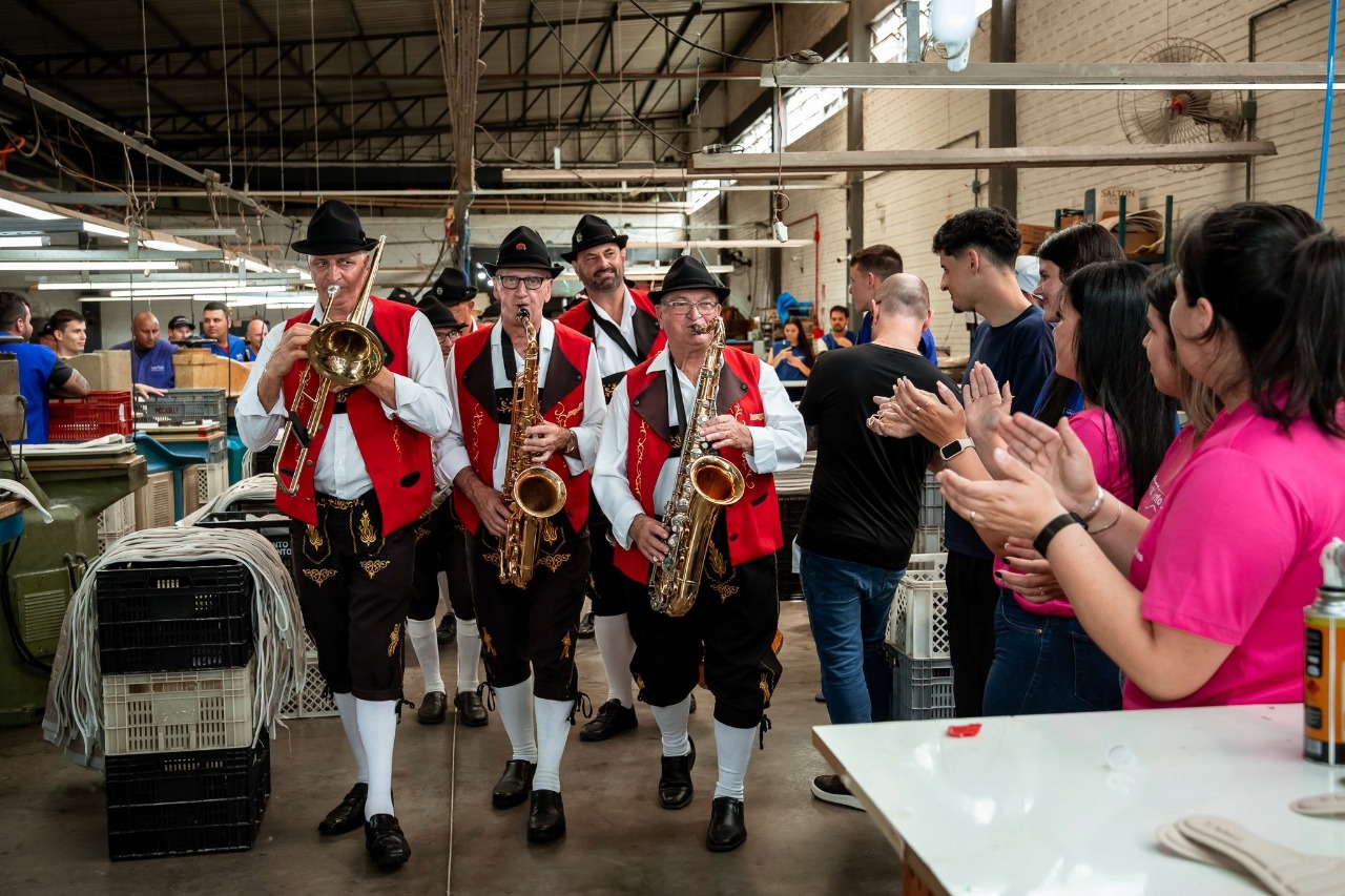 36ª Oktoberfest de Igrejinha espalha clima de festa pelas indústrias da região