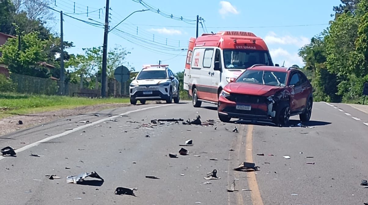 Acidente entre dois veículos na ERS-020 deixa duas pessoas feridas