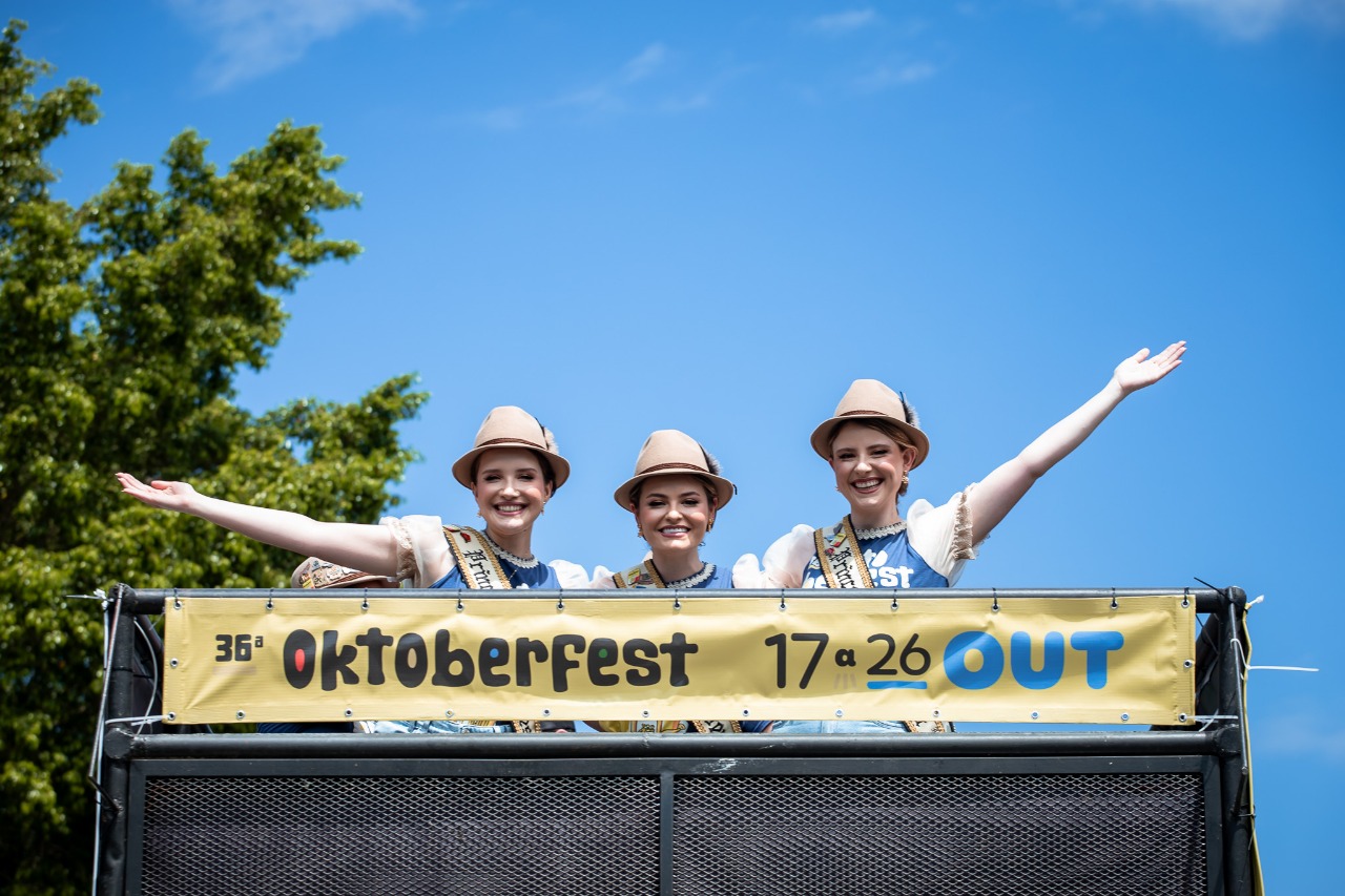 Carreata do Chopp anuncia a chegada da 36ª Oktoberfest de Igrejinha pelas cidades da região