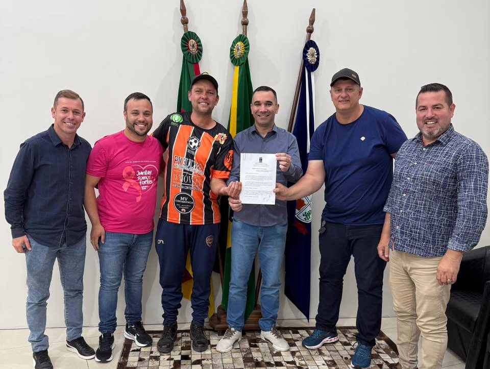 Associação Amigos da Bola recebe terreno para ações esportivas e comunitárias em Parobé