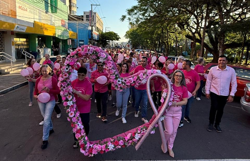 Caminhada do Outubro Rosa mobiliza comunidade em Parobé
