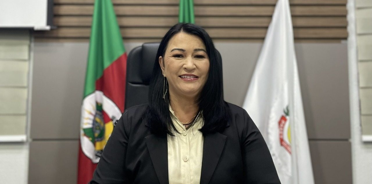 Vereadora Ana Oliveira comemora aprovação do projeto “Farmácia Solidária”