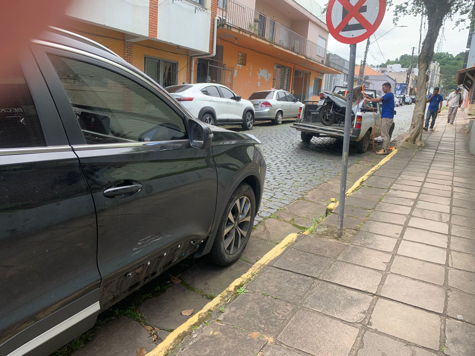 Colisão entre carro e moto no centro de Taquara deixa uma pessoa ferida