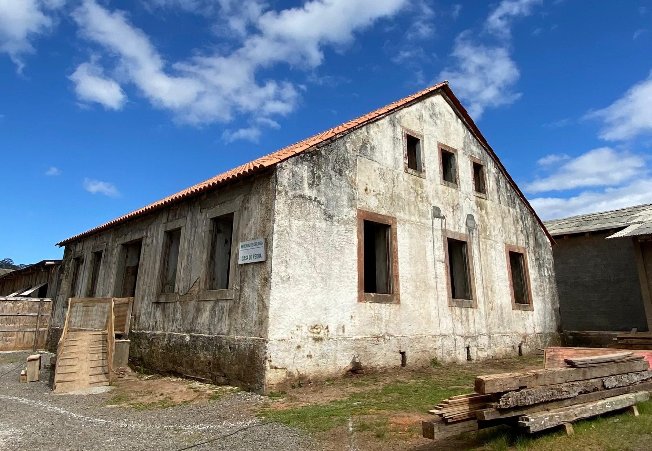 Campanha Doe que o Sicredi Dobra faz entrega de doação para a Steinhaus, em Igrejinha