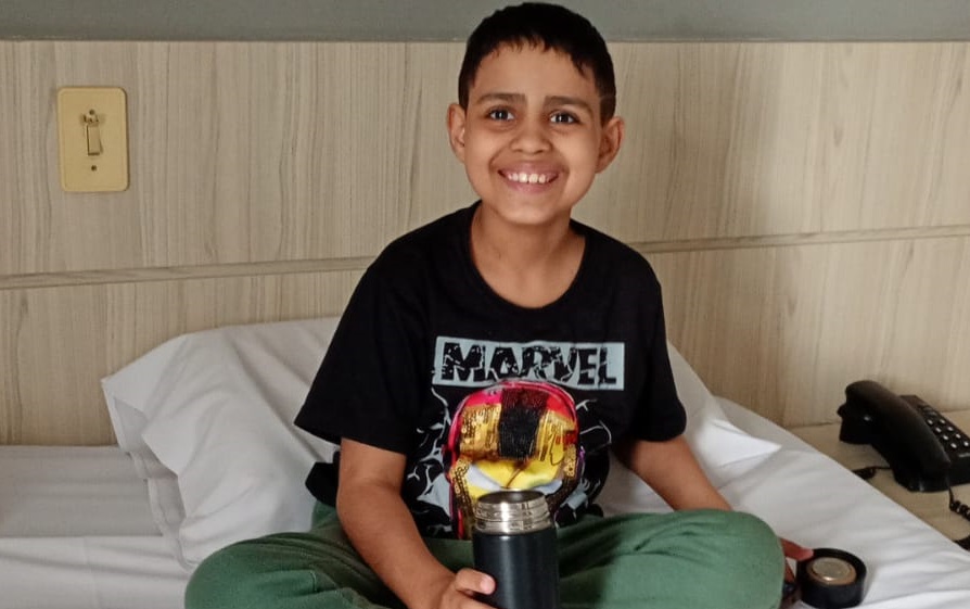 João Henrique volta a Curitiba para exames decisivos após transplante de medula: família pede ajuda