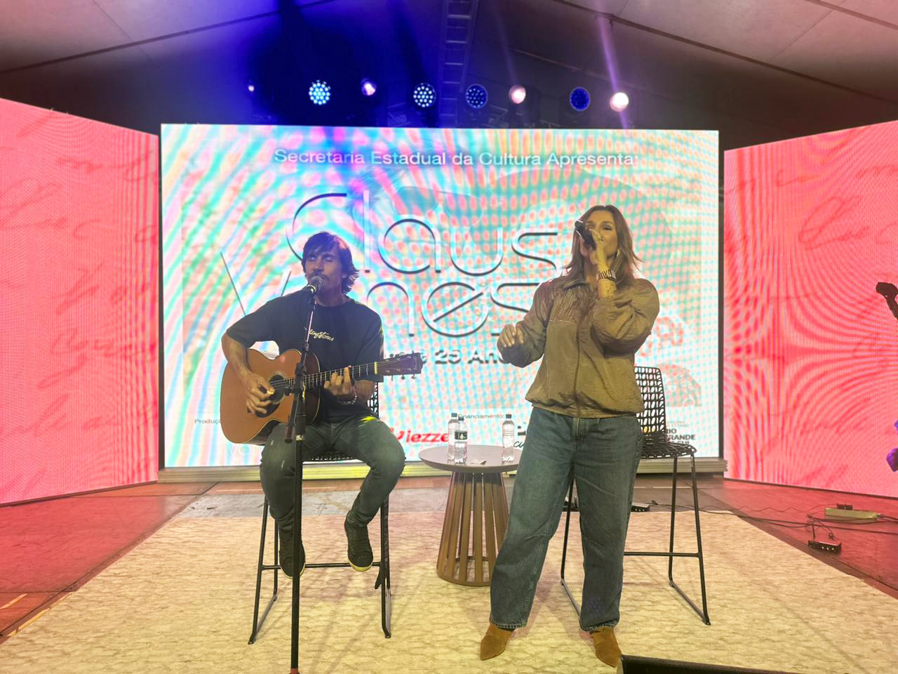 Claus & Vanessa celebram 25 anos de carreira com show e oficina musical durante a 2ª Flitaq em Taquara