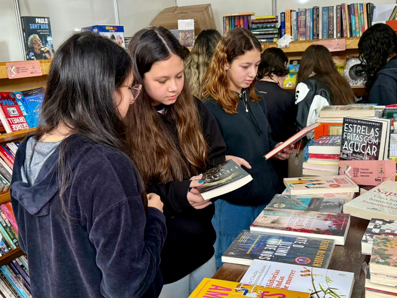 Bate-papos literários encantam público na 2ª Festa Literária Internacional de Taquara (Flitaq) Sesc
