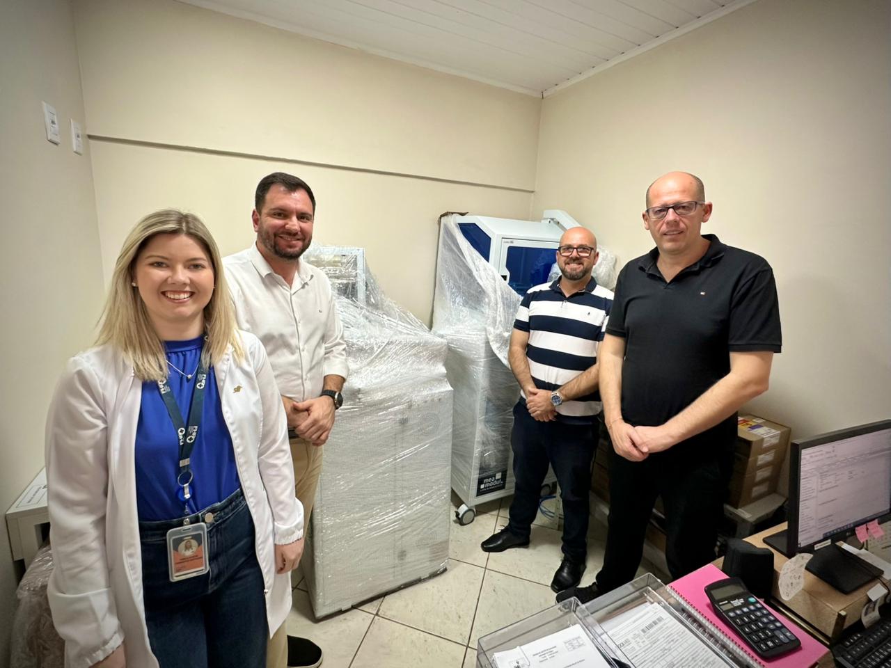 Deputado Joel Wilhelm entrega unitarizadora à Fundação Hospitalar de Rolante