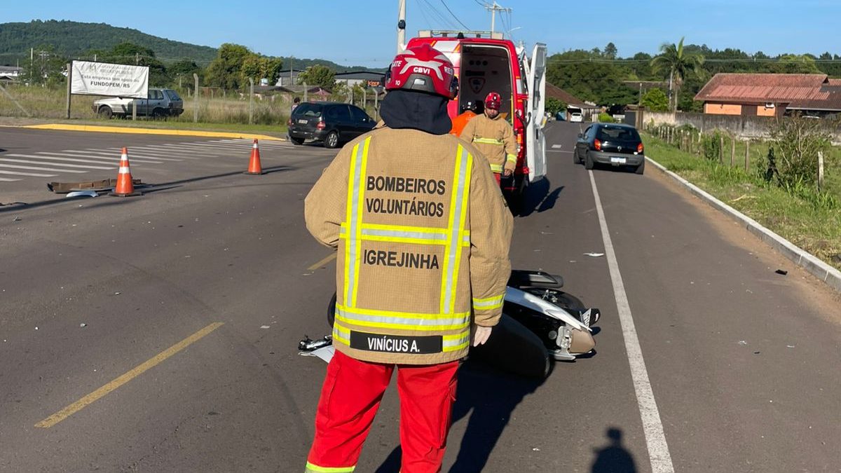 Colisão entre carro e moto deixa um ferido no bairro XV de Novembro, em Igrejinha