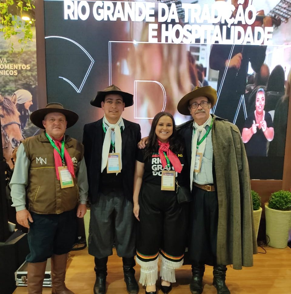 Taquara participa da FESTURIS 2025 e divulga atrativos turísticos no estande do Rio Grande do Sul
