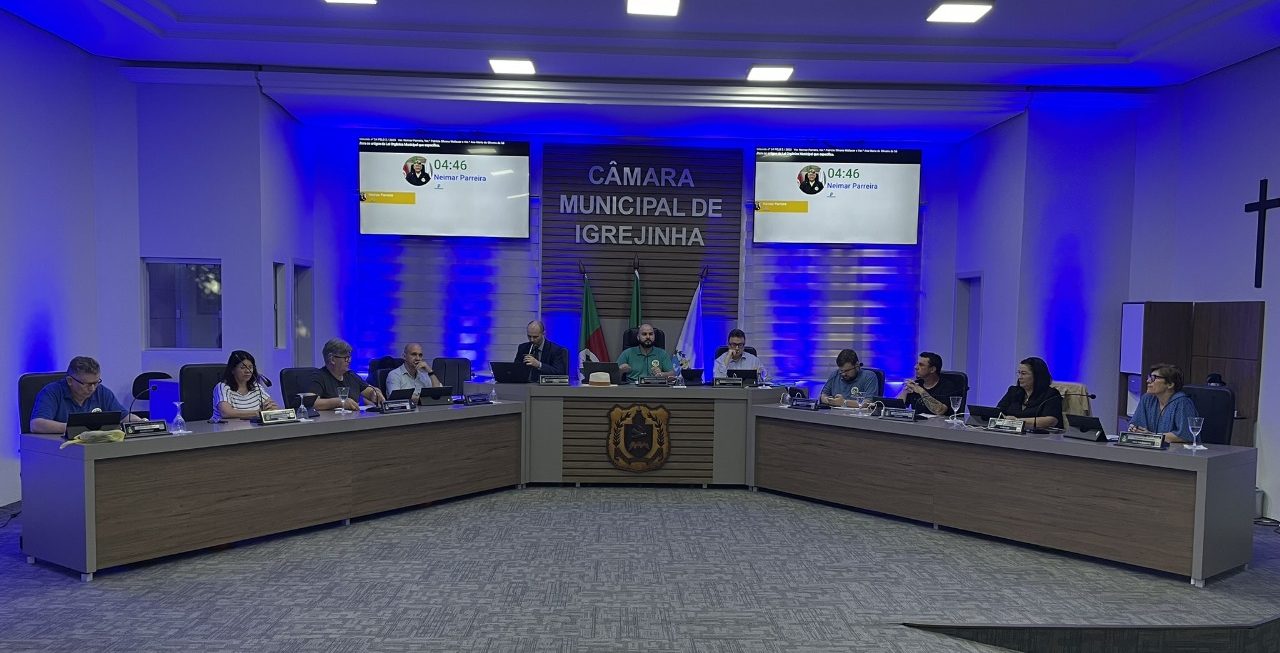 Câmara de Igrejinha ganha iluminação temática em atenção ao Novembro Azul