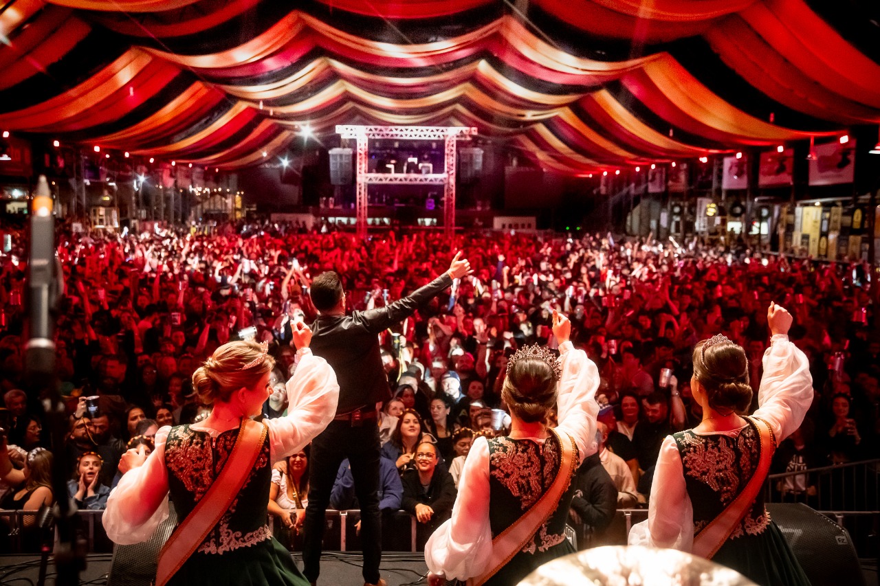 36ª Oktoberfest de Igrejinha reuniu mais de 200 mil pessoas e superou 220 mil litros de chopp consumidos