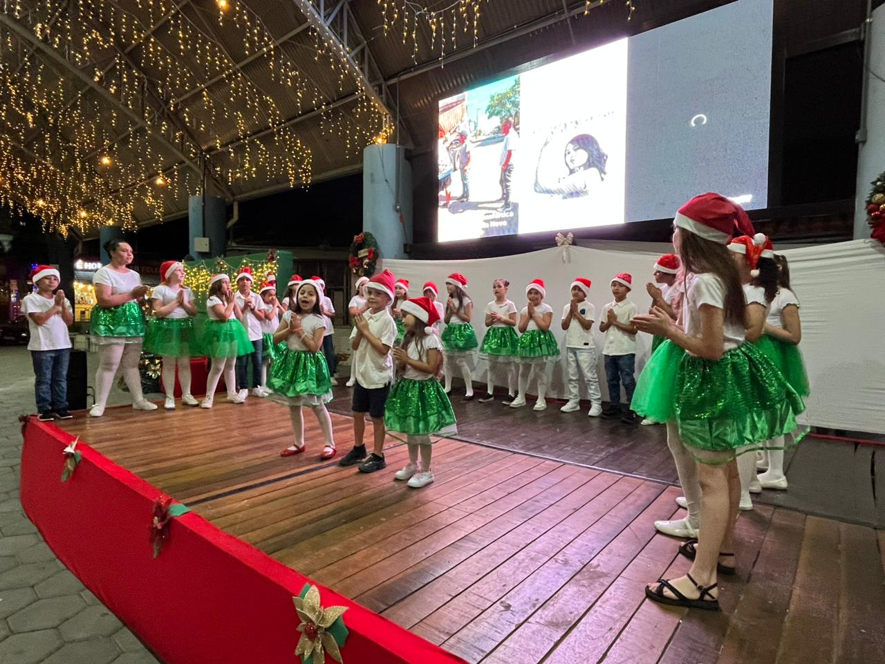 Show de Talentos de alunos tem encantado o público no Natal Iluminado de Parobé
