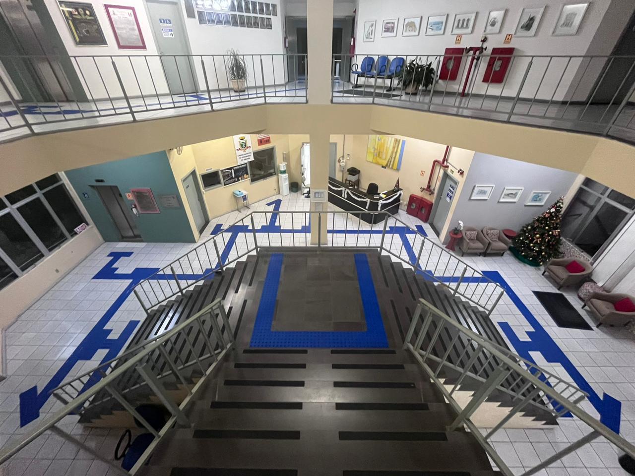 Câmara de Taquara instala piso tátil como parte de ações de acessibilidade