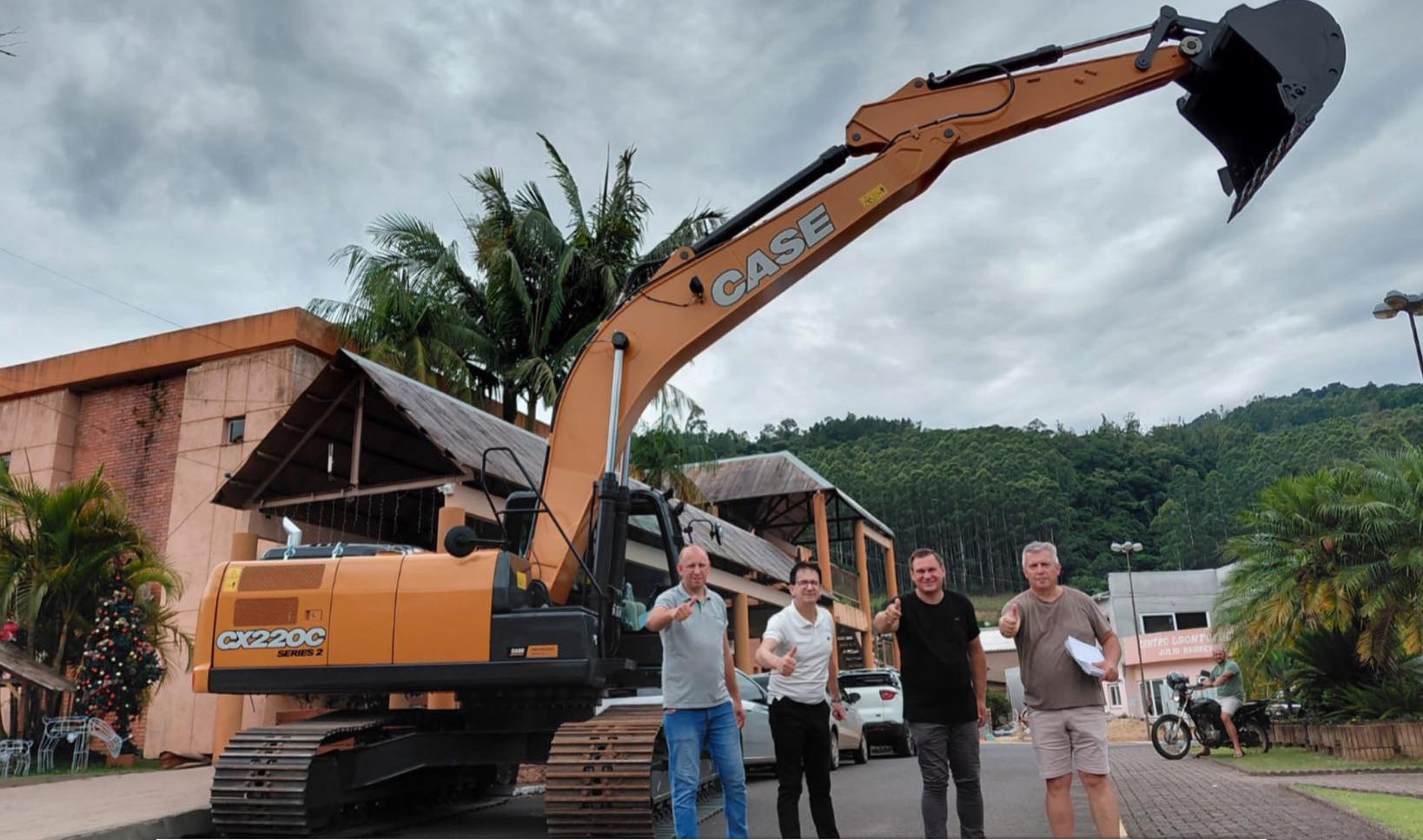 Riozinho investe quase R$ 800 mil em nova escavadeira hidráulica