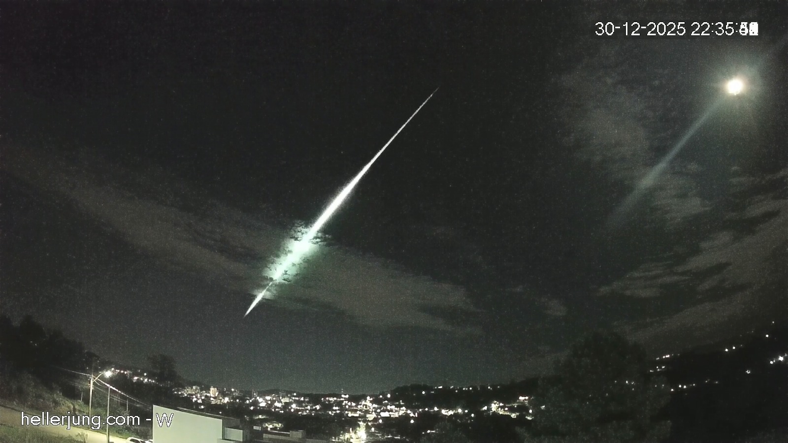 VÍDEO: Meteoro fireball de alta magnitude é registrado no RS e pode ter sido o último grande evento de 2025