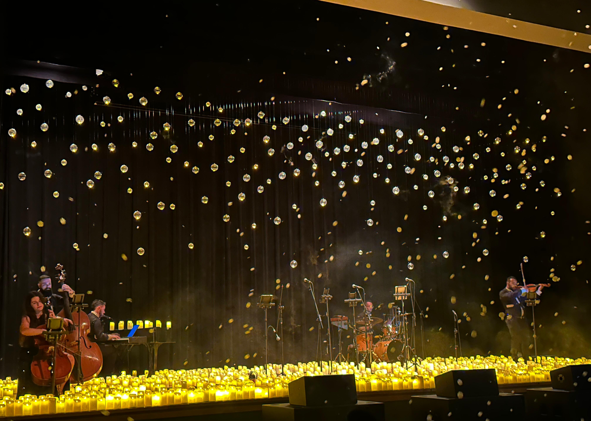 'Starlight Concert' transforma Centro de Eventos da Faccat em espetáculo sensorial natalino