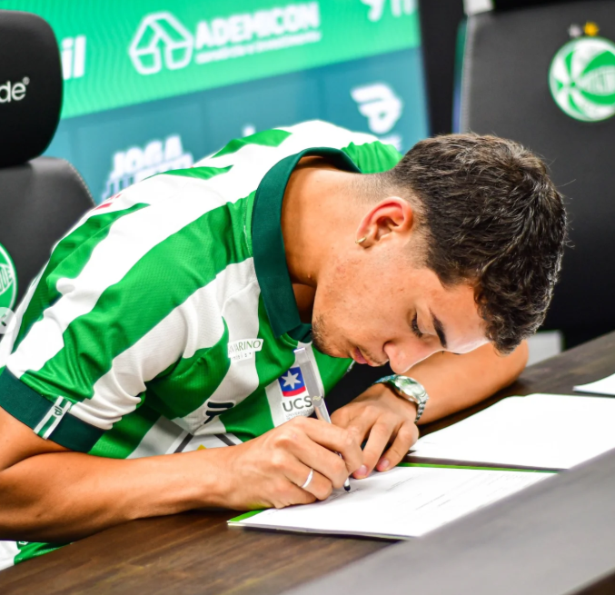 Atleta taquarense assina primeiro contrato profissional com o Juventude até 2028