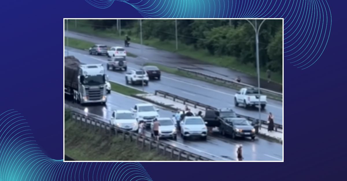 Colisão em sequência deixa trânsito lento na ERS-239, em Parobé