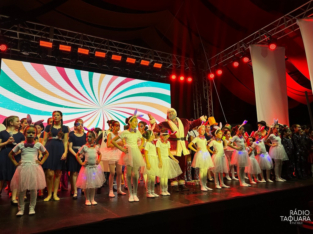 Espetáculo de Natal emociona público e marca abertura oficial das celebrações natalinas em Igrejinha