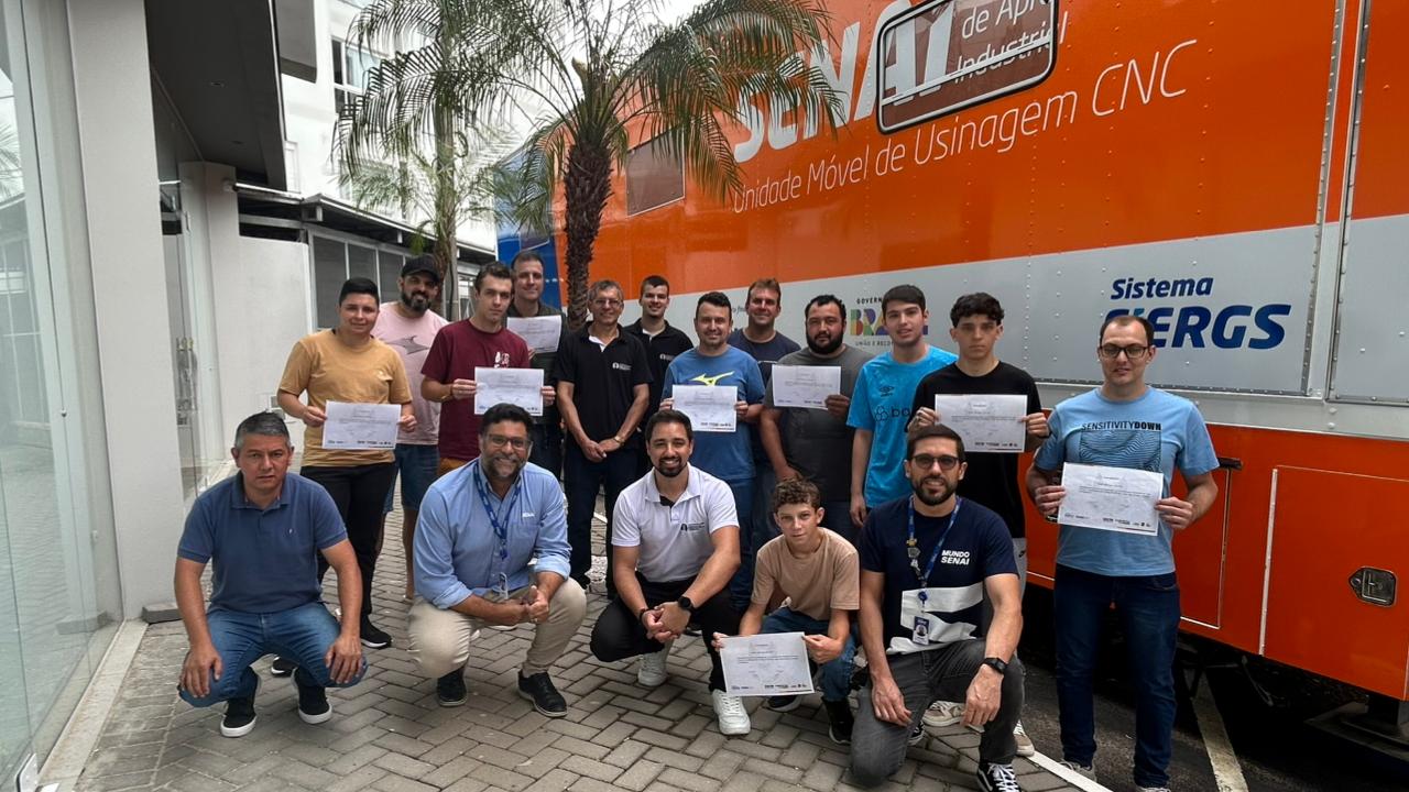 Parobeenses se formam em cursos da Carreta do Saber