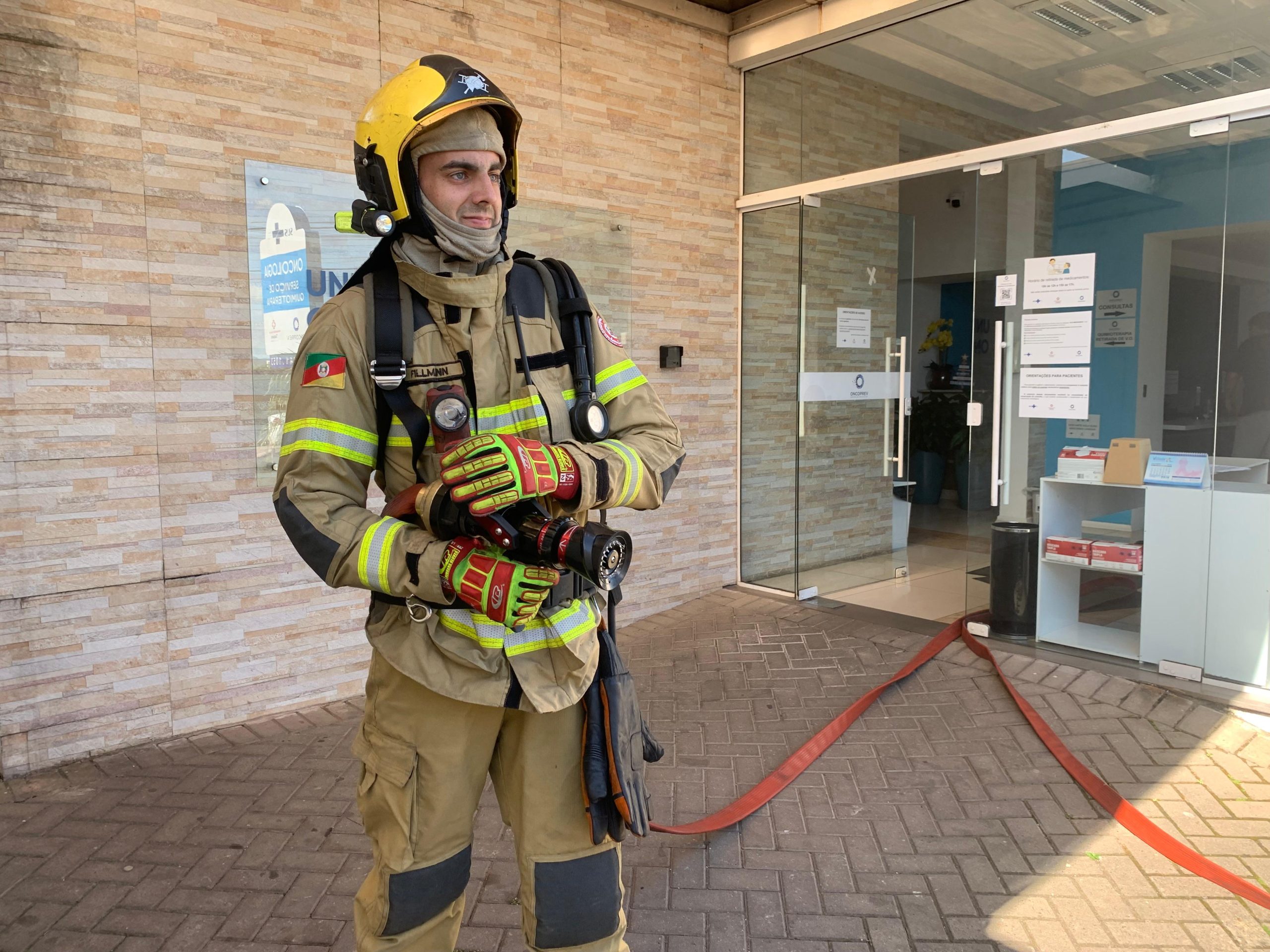 Corpo de Bombeiros de Taquara realiza simulado de incêndio e evacuação na Oncoprev