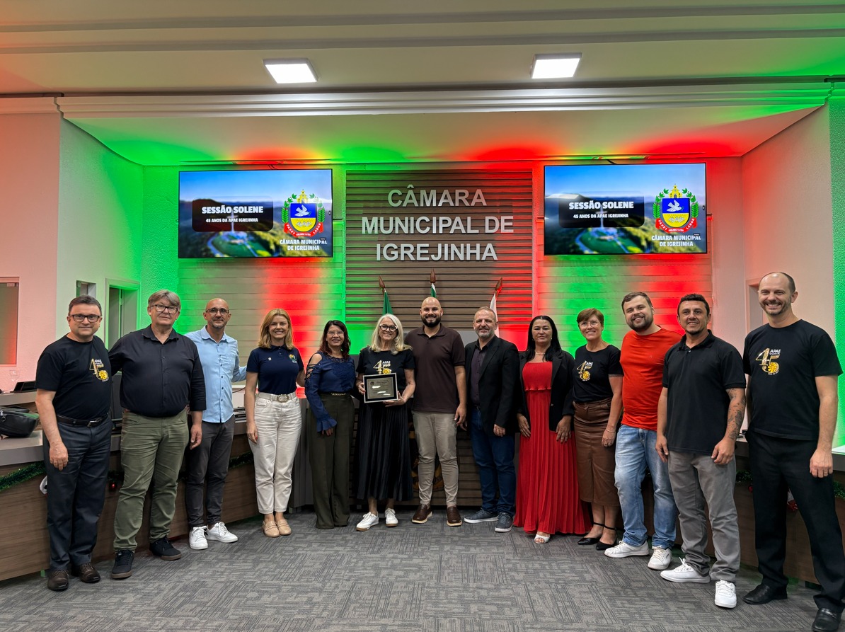 Câmara de Vereadores homenageia APAE Igrejinha pelos 45 anos de atuação