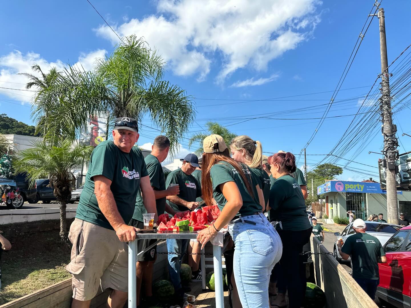 Carreata com distribuição de melancia e chope abre programação da Festa da Melancia em Parobé