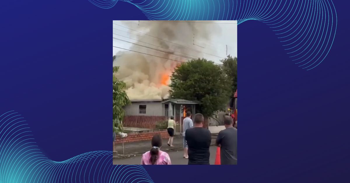 VÍDEO: Incêndio destrói residência em Parobé e mobiliza Corpo de Bombeiros na manhã desta segunda-feira
