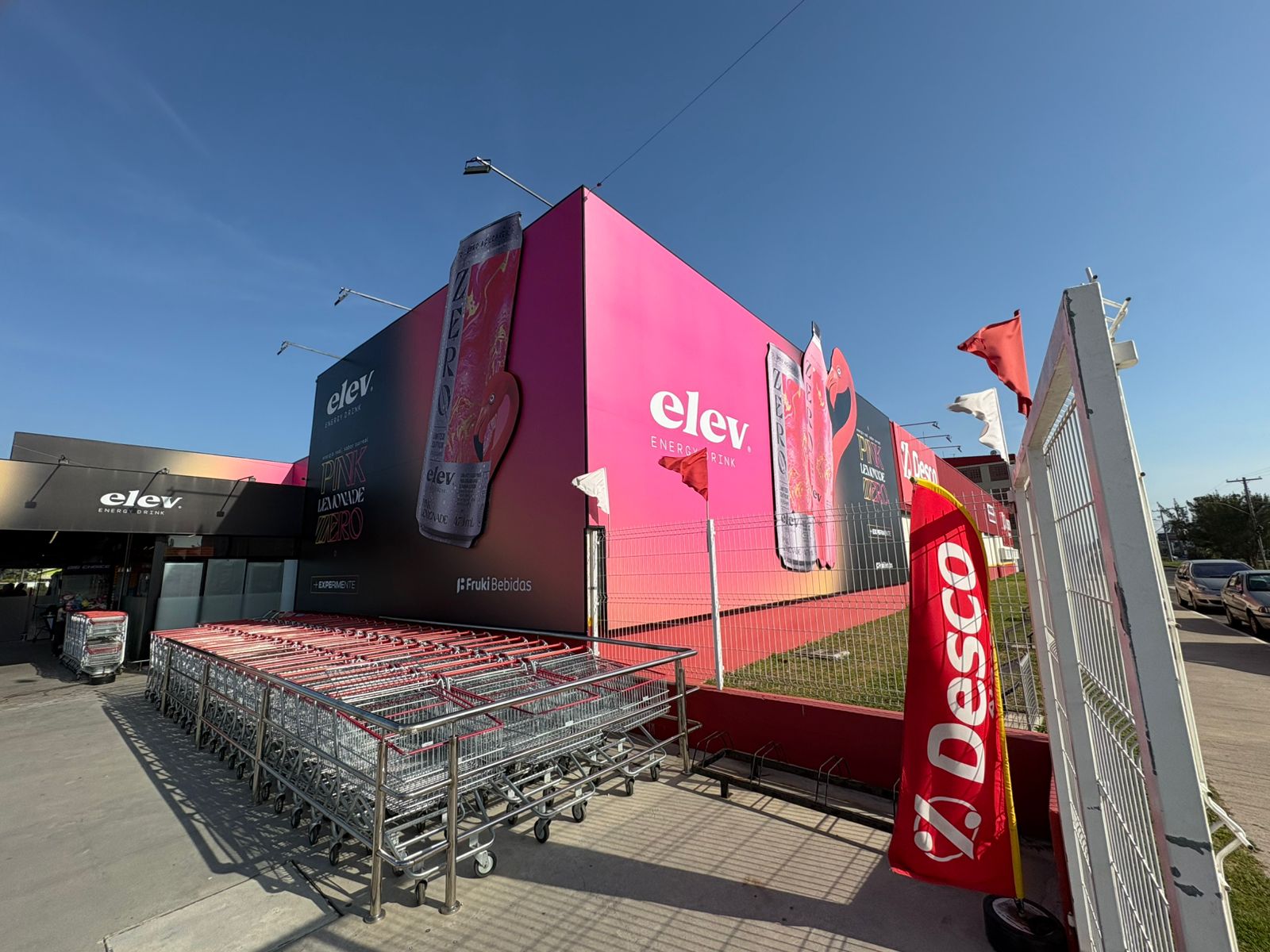 Desco e Elev levam fachada temática ao litoral gaúcho