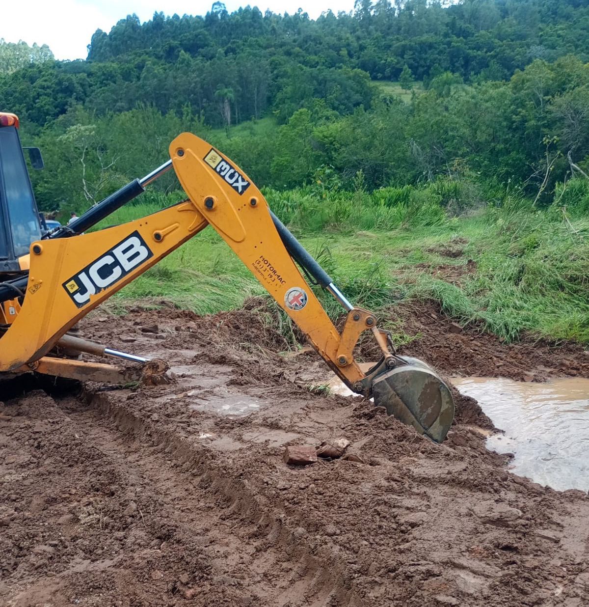 Prefeitura de Taquara trabalha na recuperação de estradas no interior após temporal