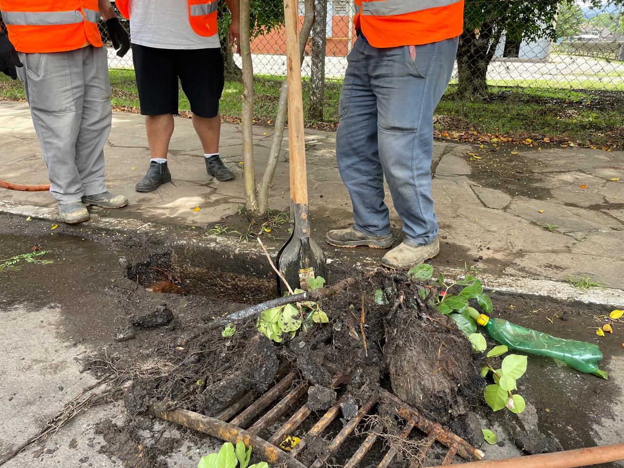 Secretaria de Obras intensifica limpeza e inspeção de caixas pluviais em Igrejinha