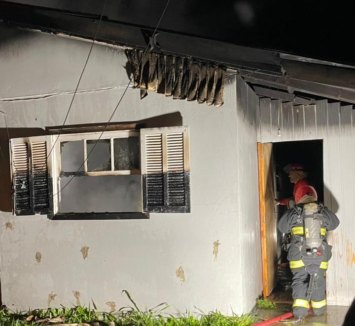 Incêndio consome residência de alvenaria em Rolante