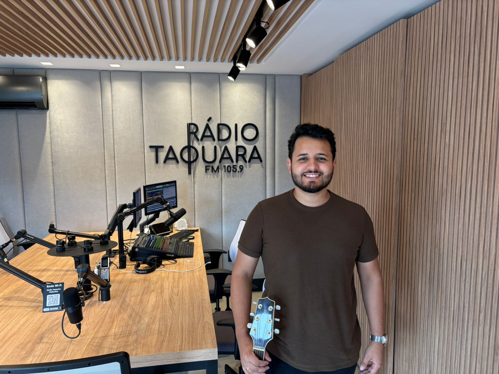 Ruan Victor anuncia novo single em parceria com Augusto Dávila: “Peraí” estreia nesta quinta-feira (28)