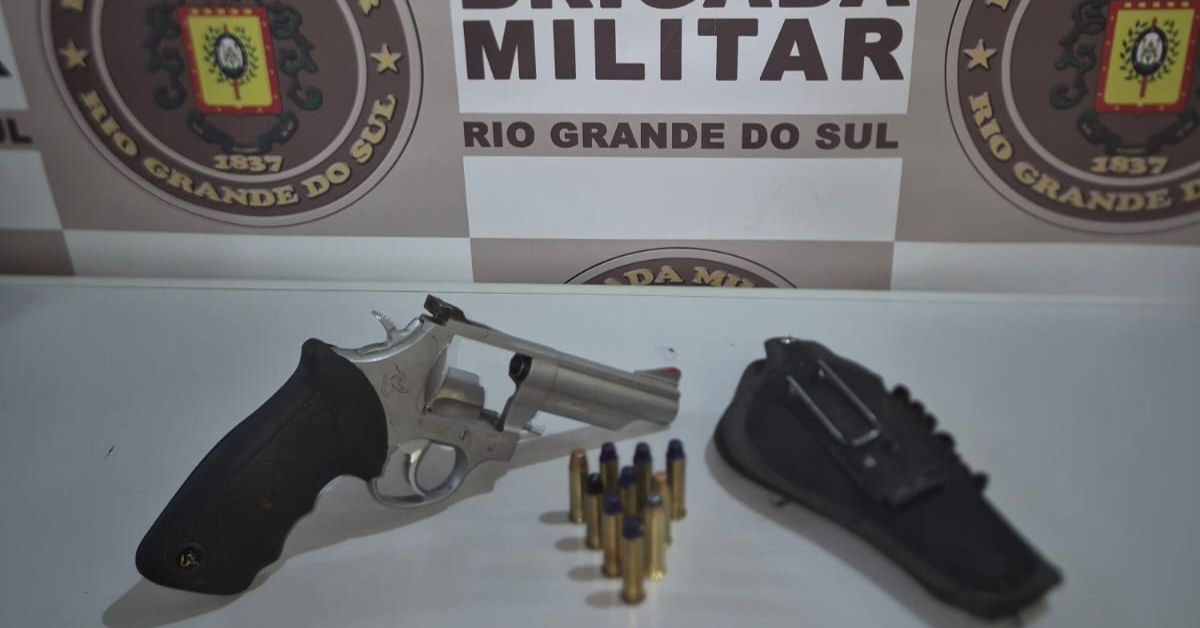 Homem é preso por porte ilegal de arma e embriaguez ao volante em Três Coroas