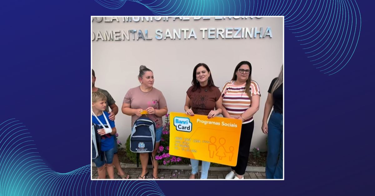 Rolante inicia entrega dos cartões de material escolar na rede municipal