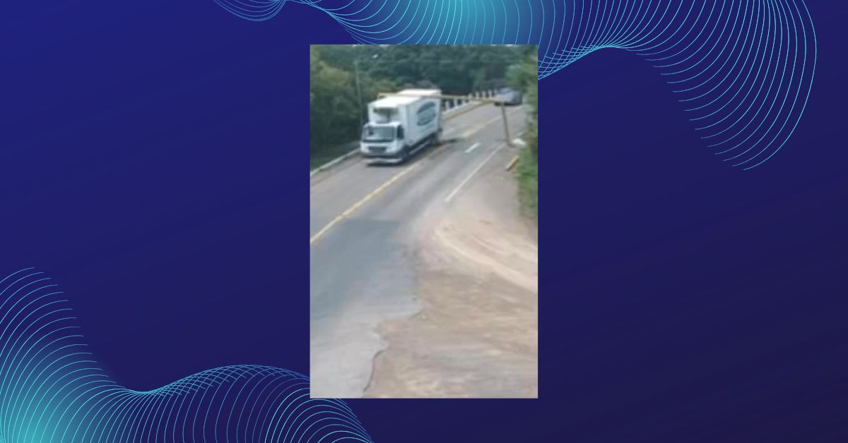 Caminhão derruba goleira na Ponte Parobé–Taquara